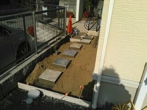 庭リフォーム 平板敷き 300角