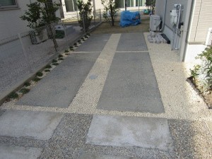 駐車場　まき砂利