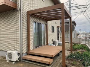 リレーリア リウッドデッキ 施工中