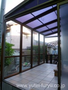 ガーデンルーム施工中