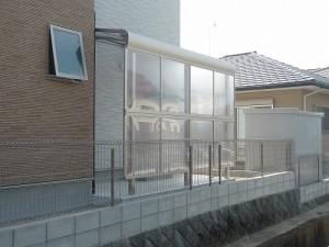 屋根テラス　前面パネル　施工事例　