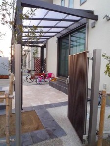 LIXIL プラスG 屋根テラス 自転車置場 舗装