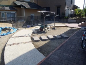 エクシスランドの化粧砂利洗い出し 2