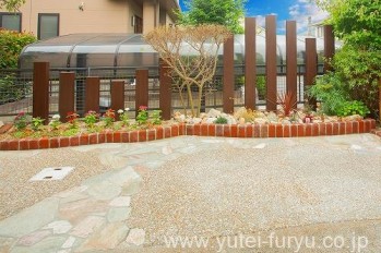 庭工事　角材建て込み
