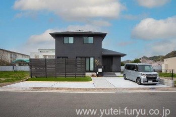 新築外構 黒い家の外構、どう仕上げる？