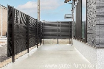 多段目隠しフェンス