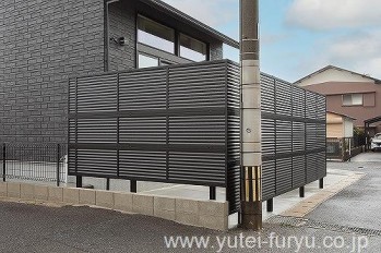 多段目隠しフェンス