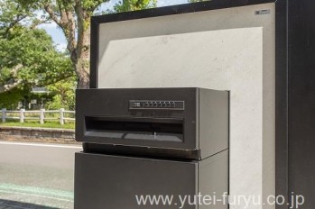 宅配ボックス裏面