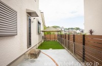 コンクリート舗装と人工芝