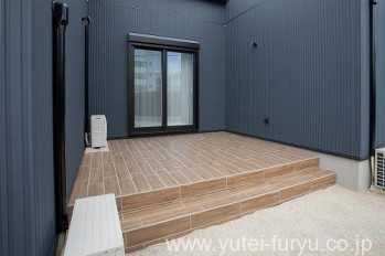 木目タイルテラス