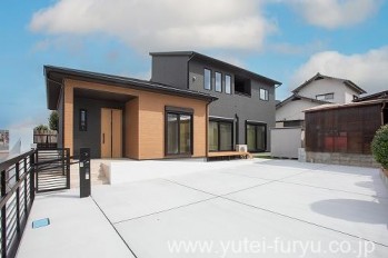 クローズ新築外構駐車場