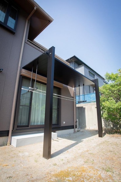 高級感のある「アルミ押出形材」の屋根材 YKKプレーンルーフ
