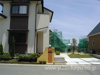 塗り壁2色使いの門袖