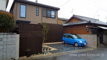 自転車置き場と木製目隠し