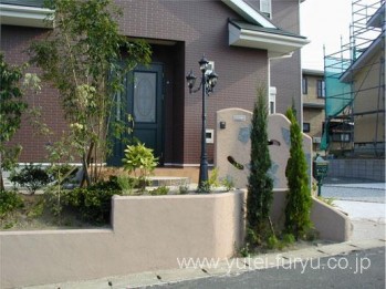 曲線が印象的なデザイン外構