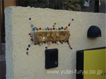 新築外構の門袖　真鍮表札