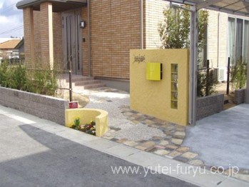 新築外構アプローチと門まわりの施工例