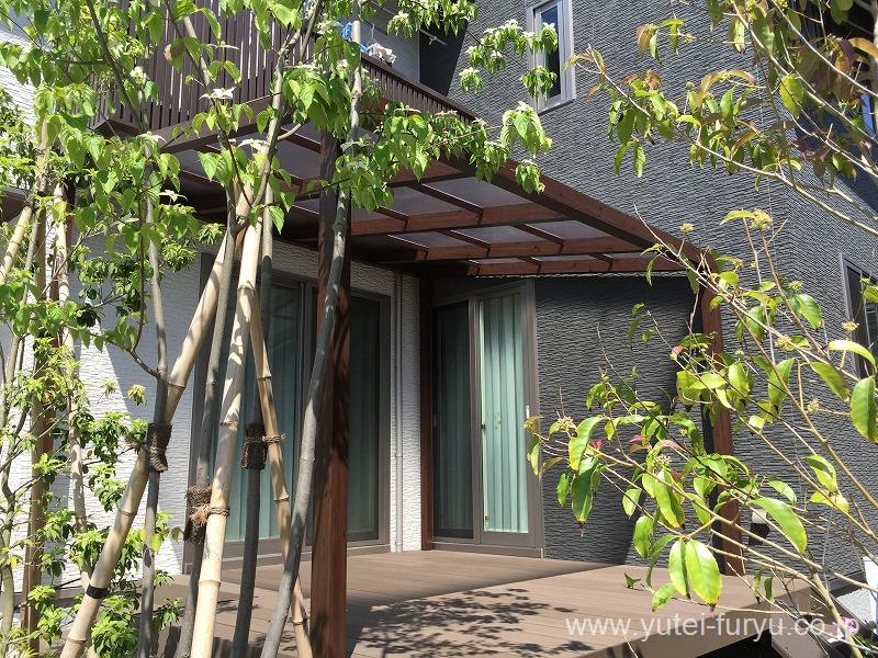 緑に合う樹脂デッキと独立テラス 福岡 北九州 エクステリア 外構 庭のデザイン 遊庭風流