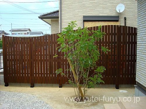 ウッドフェンスで庭の目隠し 福岡 北九州 エクステリア 外構 庭のデザイン 遊庭風流