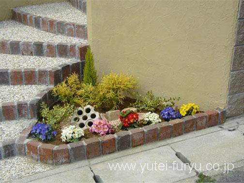 アンティークレンガがアクセントになったかわいい花壇 福岡 北九州 エクステリア 外構 庭のデザイン 遊庭風流